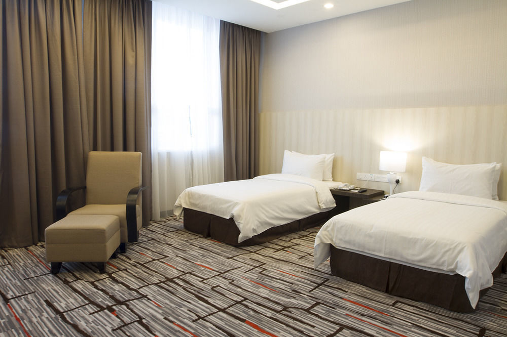 Promenade Hotel Bintulu Esterno foto